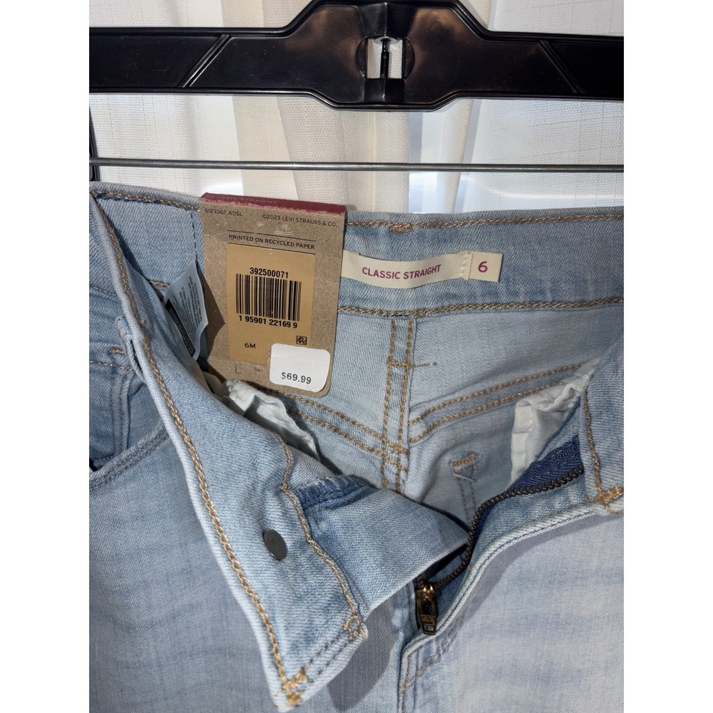 NWT Levis Women's 6M Classic Straight Leg Mid Rise Jeans Light Wash Denim - Picture 5 of 8